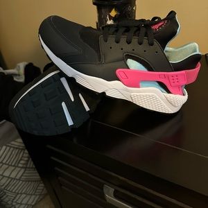 Nike Air Huarache Sneakers
